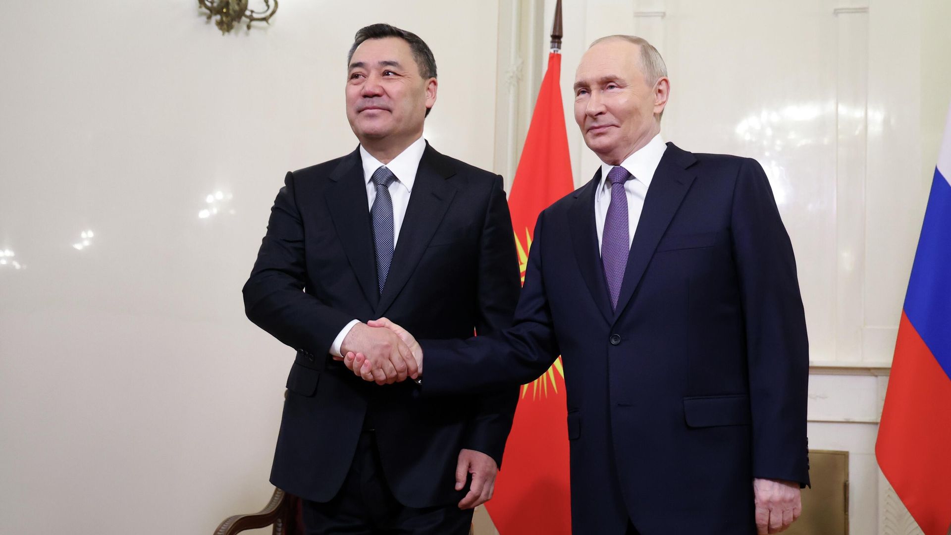 Президент РФ Владимир Путин и президент Киргизии Садыр Жапаров Президент РФ Владимир Путин и президент Киргизии Садыр Жапаров - РИА Новости, 1920, 21.12.2025
