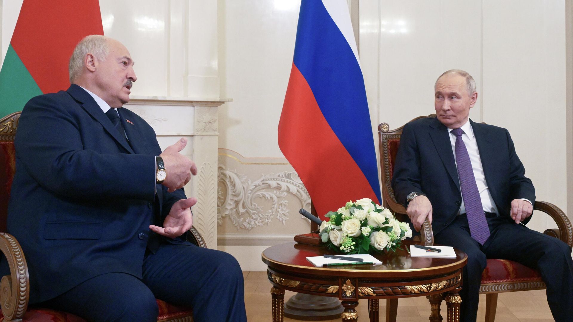Президент РФ Владимир Путин и президент Белоруссии Александр Лукашенко Президент РФ Владимир Путин и президент Белоруссии Александр Лукашенко - РИА Новости, 1920, 21.12.2025