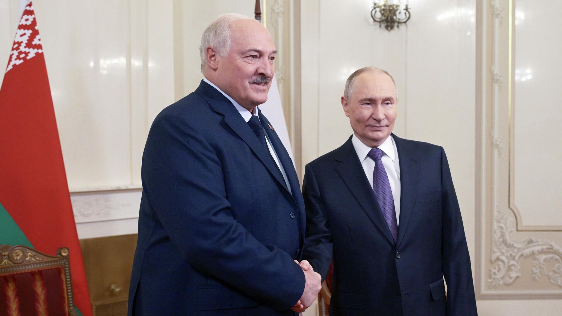 Президент РФ Владимир Путин и президент Белоруссии Александр Лукашенко Президент РФ Владимир Путин и президент Белоруссии Александр Лукашенко - РИА Новости, 1920, 21.12.2025