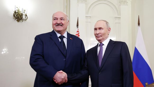 Президент РФ Владимир Путин и президент Белоруссии Александр Лукашенко