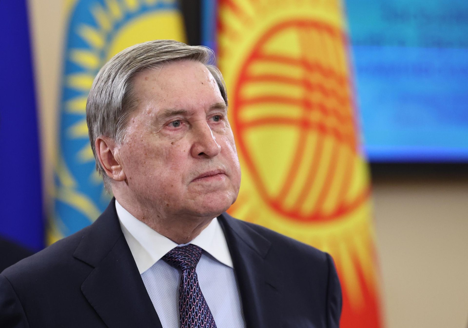 Помощник президента России Юрий Ушаков перед началом заседания Высшего Евразийского экономического совета в узком составе в Санкт-Петербурге Помощник президента России Юрий Ушаков перед началом заседания Высшего Евразийского экономического совета в узком составе в Санкт-Петербурге - РИА Новости, 1920, 30.12.2025