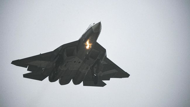 Истребитель Су-57 совершает первый полет с двигателем пятого поколения в Жуковском