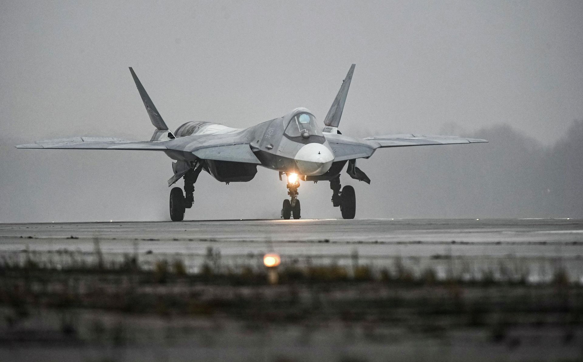 Истребитель Су-57 совершил первый полет с двигателем пятого поколения в Жуковском Истребитель Су-57 совершил первый полет с двигателем пятого поколения в Жуковском - РИА Новости, 1920, 27.02.2026