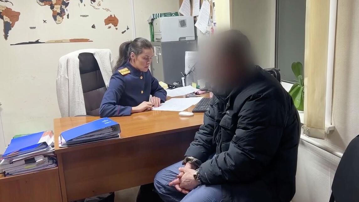 Мужчина, устроивший стрельбу у бара Лепс в Красноярске Мужчина, устроивший стрельбу у бара Лепс в Красноярске - РИА Новости, 1920, 22.12.2025