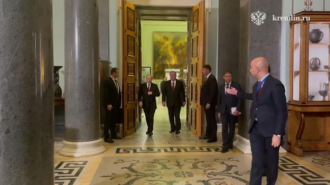 Начало встречи Путина с Рахмоном после саммита СНГ Начало встречи Путина с Рахмоном после саммита СНГ