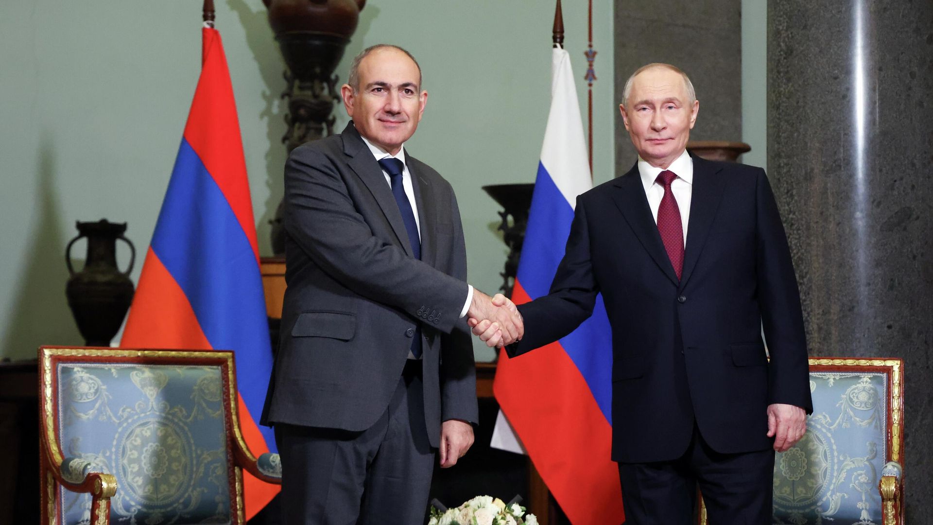Президент РФ Владимир Путин и премьер-министр Армении Никол Пашинян Президент РФ Владимир Путин и премьер-министр Армении Никол Пашинян - РИА Новости, 1920, 01.09.2026