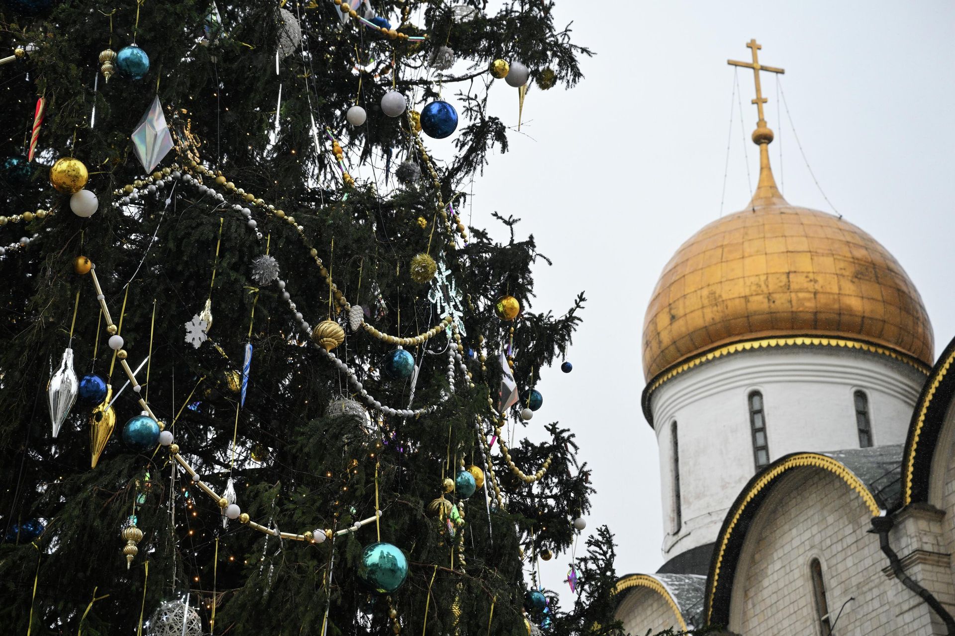 Главная новогодняя елка страны на Соборной площади Московского Кремля - РИА Новости, 1920, 20.02.2026