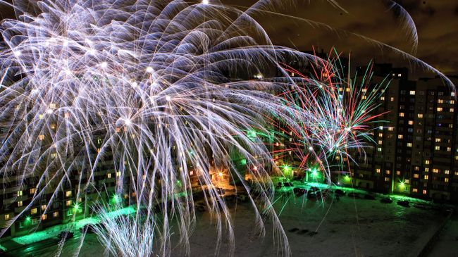 Салют во дворе
