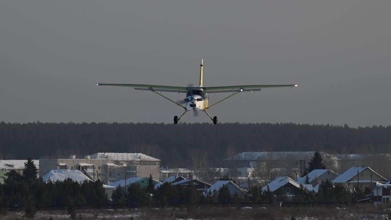 Самолет Байкал совершил первый полет с российским двигателем ВК-800 и отечественным винтом АВ-901 Самолет Байкал совершил первый полет с российским двигателем ВК-800 и отечественным винтом АВ-901 - РИА Новости, 1920, 24.12.2025