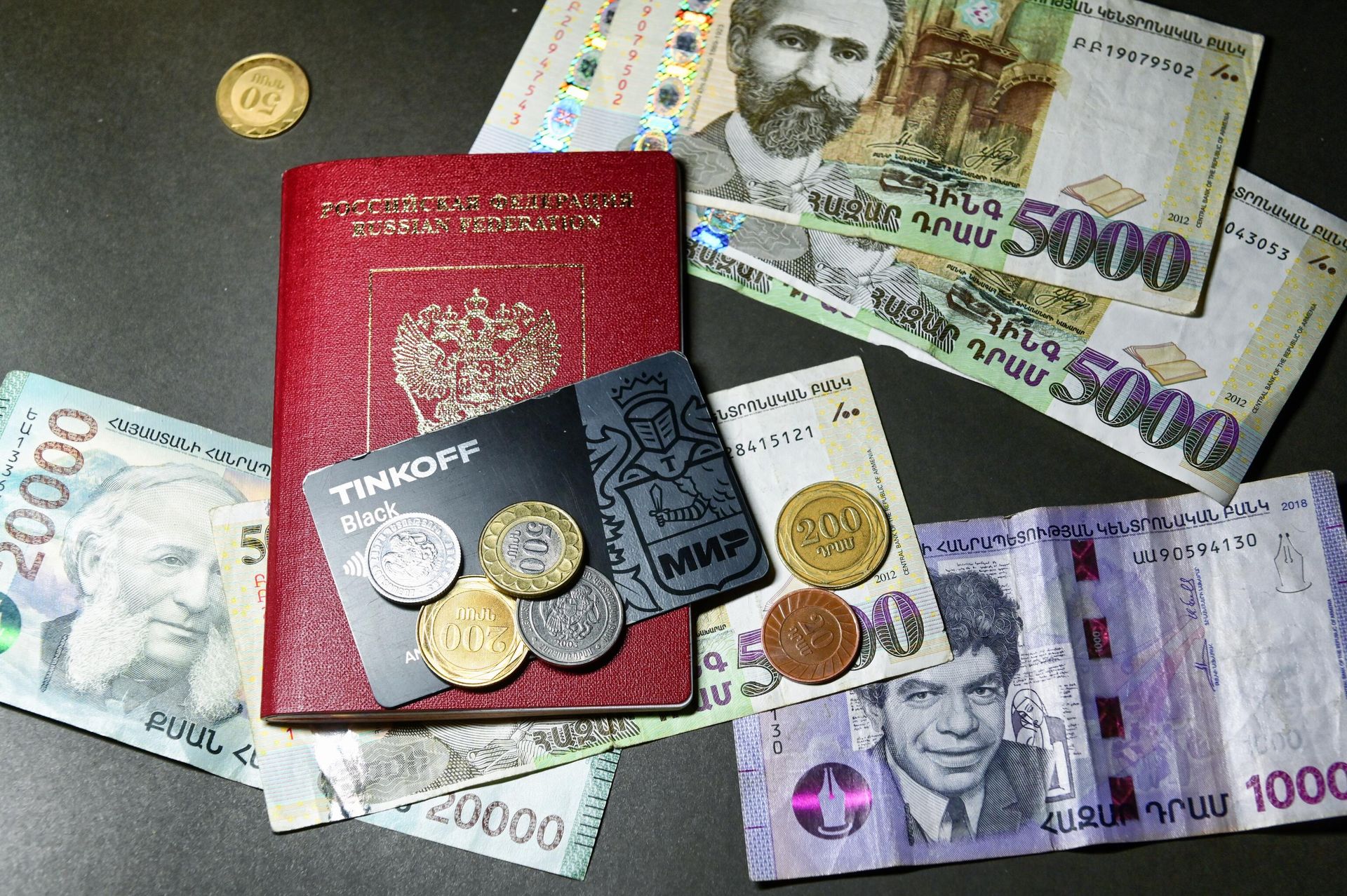 Карта Мир банка Тинькофф и армянские драмы Карта Мир банка Тинькофф и армянские драмы - РИА Новости, 1920, 24.12.2025