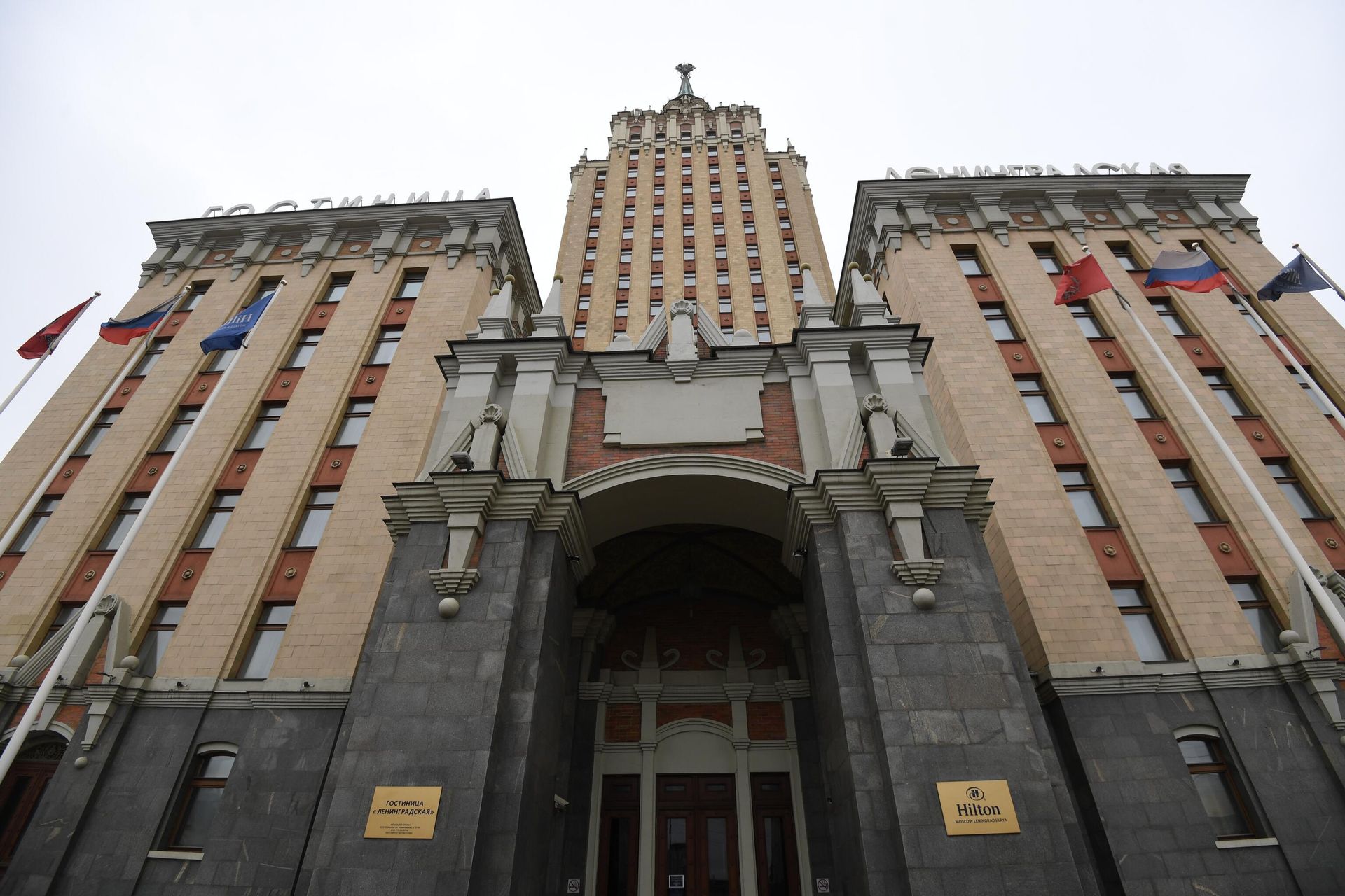Фасад пятизвездочной гостиницы Хилтон Москва Ленинградская в Москве Фасад пятизвездочной гостиницы Хилтон Москва Ленинградская в Москве - РИА Новости, 1920, 26.12.2025