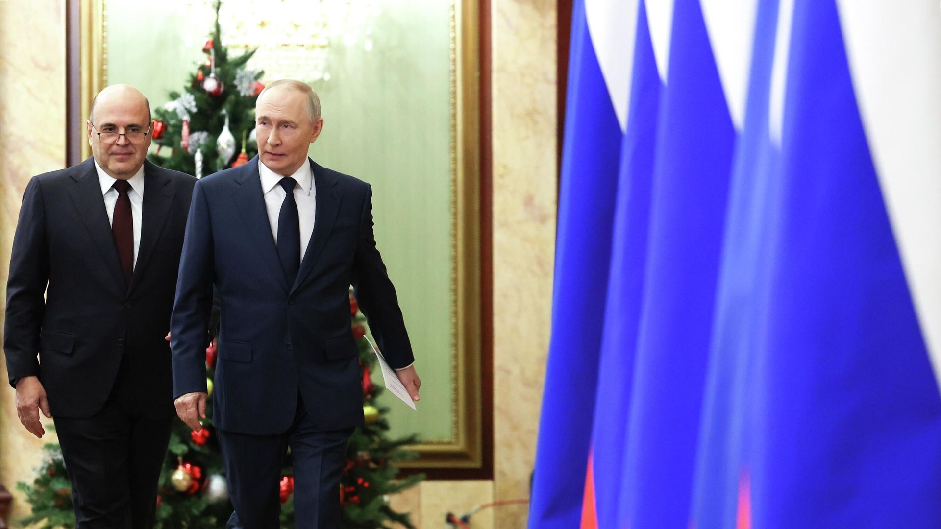 Президент РФ Владимир Путин и председатель правительства Михаил Мишустин перед встречей с членами правительства РФ, посвященной итогам работы кабинета министров в 2025 году. 24 декабря 2025 Президент РФ Владимир Путин и председатель правительства Михаил Мишустин перед встречей с членами правительства РФ, посвященной итогам работы кабинета министров в 2025 году. 24 декабря 2025 - РИА Новости, 1920, 24.12.2025