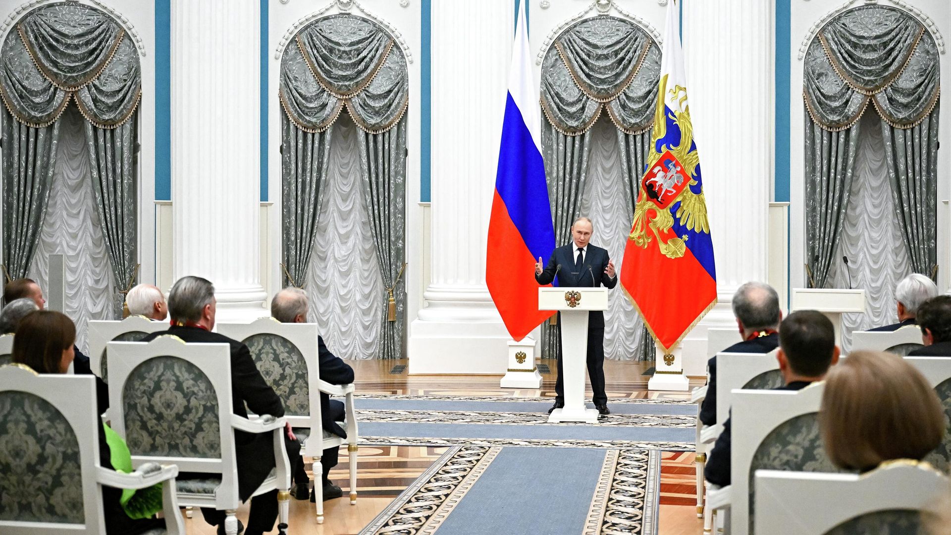 Владимир Путин на церемонии награждения государственными наградами в Екатерининском зале Кремля Владимир Путин на церемонии награждения государственными наградами в Екатерининском зале Кремля - РИА Новости, 1920, 24.12.2025