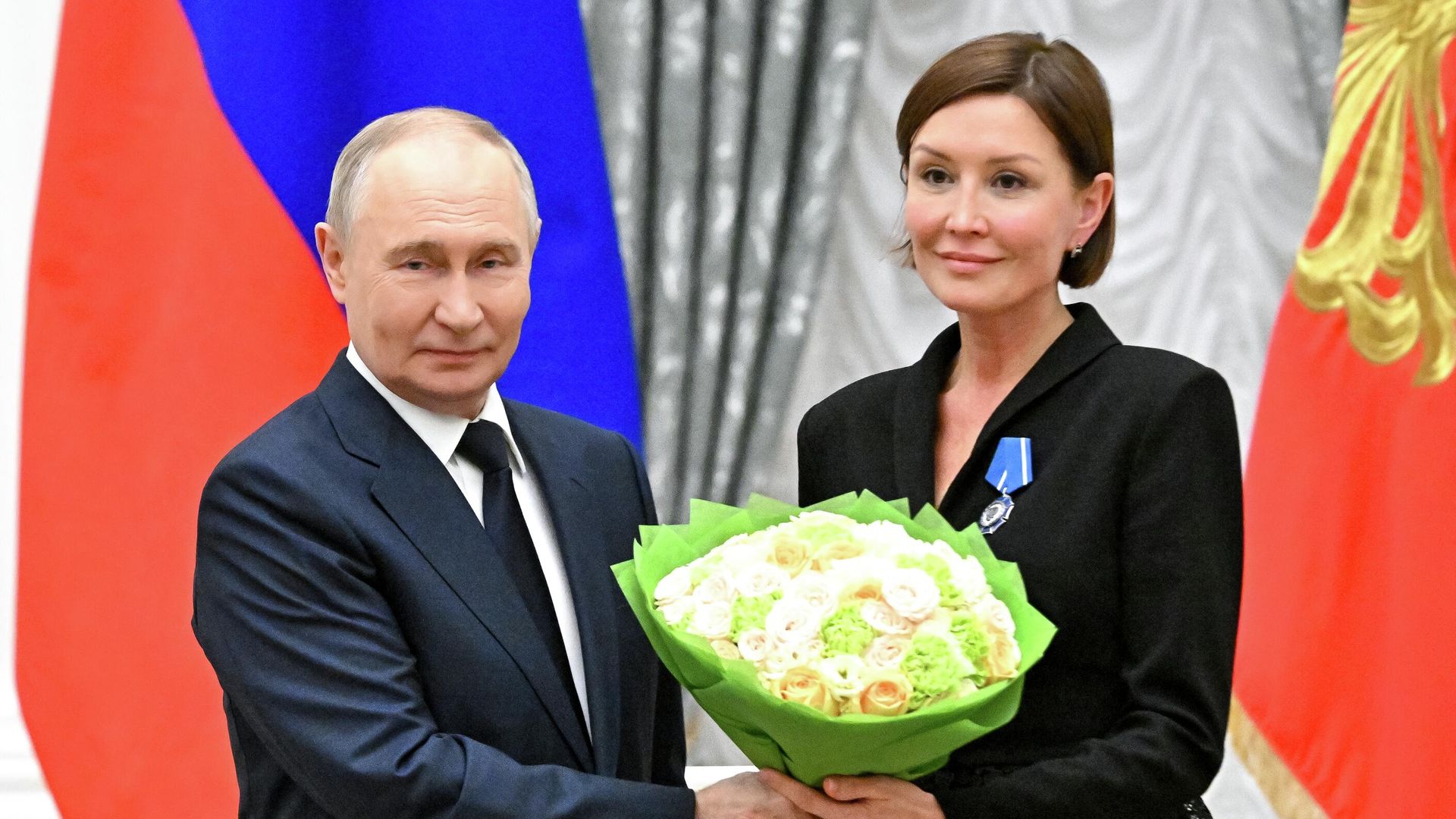 Президент РФ Владимир Путин и глава АСИ Светлана Чупшева, получившая Орден Почета - РИА Новости, 1920, 24.12.2025