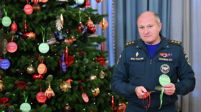 Глава МЧС Александр Куренков принимает участие в акции Елка желаний
