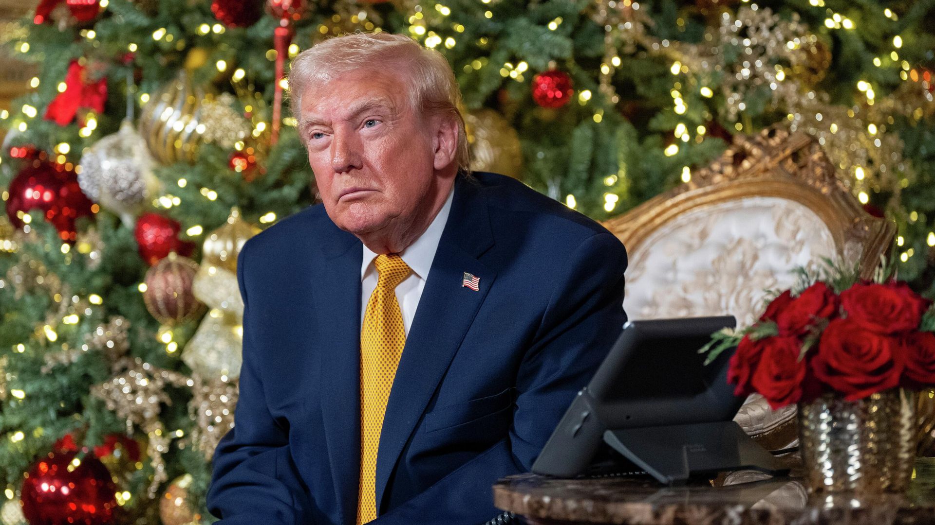 Президент США Дональд Трамп отвечает на вопросы детей, которые позвонили на горячую линию Северо-американского командования Пентагона, чтобы узнать, где находится упряжка Санта-Клауса Президент США Дональд Трамп отвечает на вопросы детей, которые позвонили на горячую линию Северо-американского командования Пентагона, чтобы узнать, где находится упряжка Санта-Клауса - РИА Новости, 1920, 25.12.2025