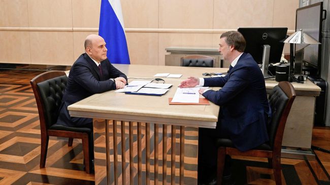 Председатель правительства РФ Михаил Мишустин и генеральный директор компании Аэрофлот Сергей Александровский во время встречи. 25 декабря 2025