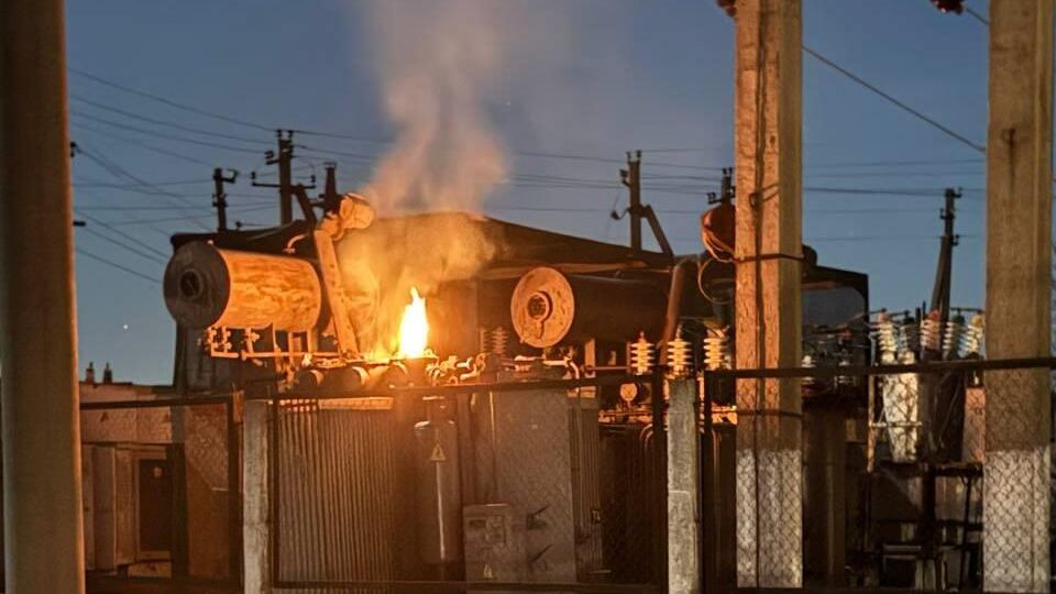 Удар ВСУ по подстанции Виноградово в Херсонской области Удар ВСУ по подстанции Виноградово в Херсонской области - РИА Новости, 1920, 25.12.2025