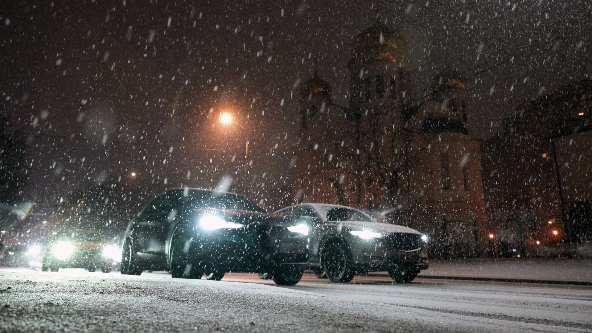 Автомобили во время снегопада в Москве Автомобили во время снегопада в Москве - РИА Новости, 1920, 19.01.2026