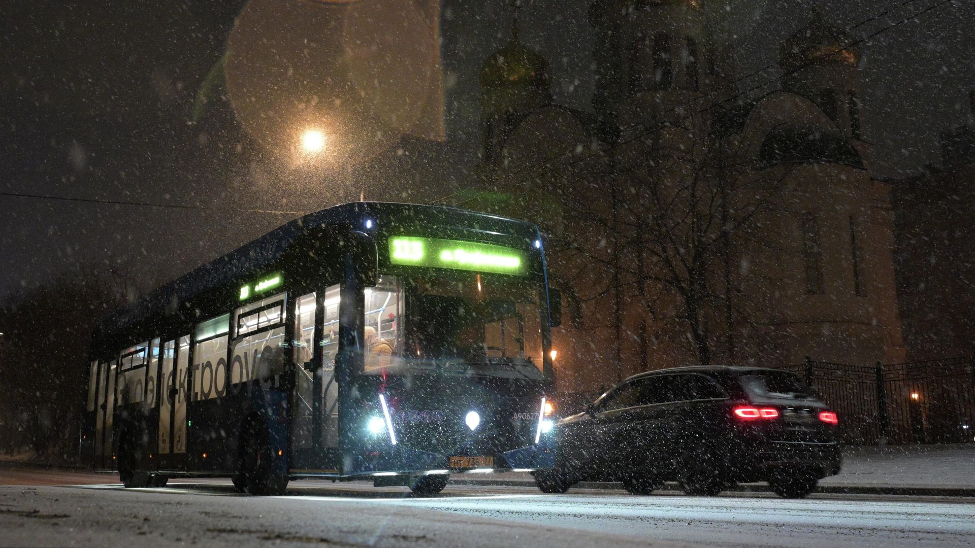Автомобили во время снегопада в Москве Автомобили во время снегопада в Москве - РИА Новости, 1920, 22.02.2026