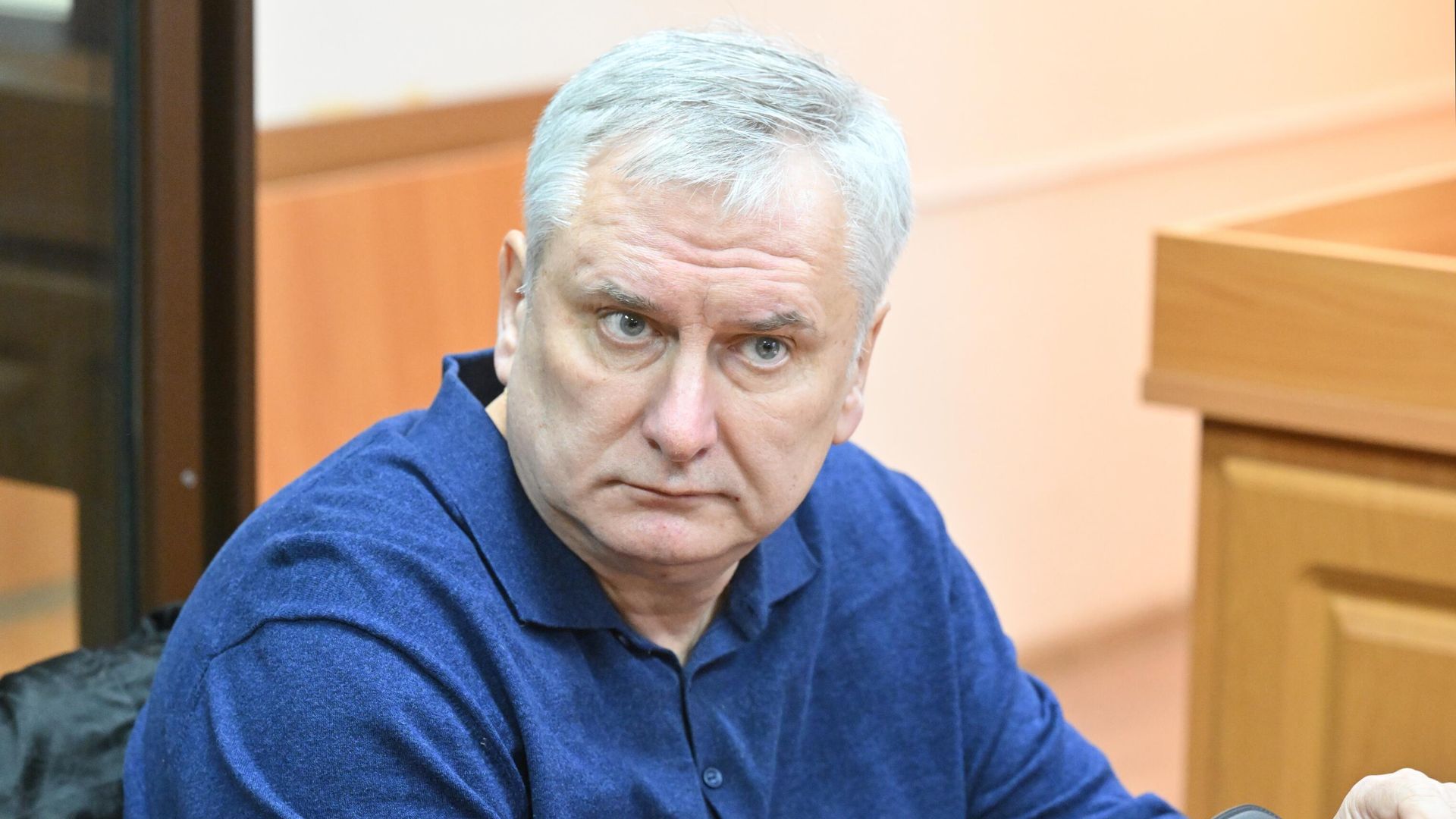 Бывший военный судья Альберт Тришкин, обвиняемый в стрельбе из травматического пистолета в таксиста во время дорожного конфликта, на заседании в Видновском городском суде. 26 декабря 2025 - РИА Новости, 1920, 26.12.2025