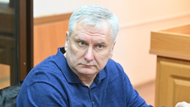 Бывший военный судья Альберт Тришкин, обвиняемый в стрельбе из травматического пистолета в таксиста во время дорожного конфликта, на заседании в Видновском городском суде. 26 декабря 2025