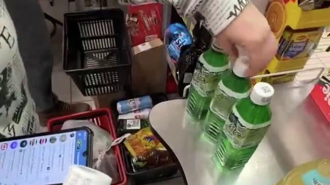 Работники магазина Магнит в Москве обнаружили в четырёх бутылках напитка Алоэ Вера ацетон