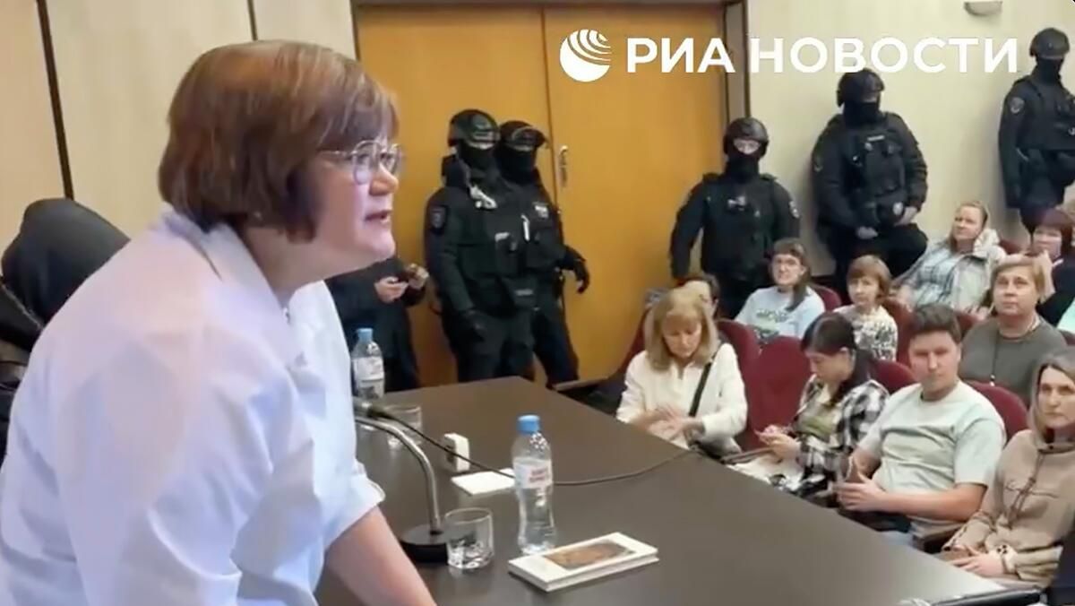 Правоохранительные органы пресекли собрание религиозной организации Школа единого принципа в Адмиралтейском районе Санкт-Петербурга - РИА Новости, 1920, 26.12.2025
