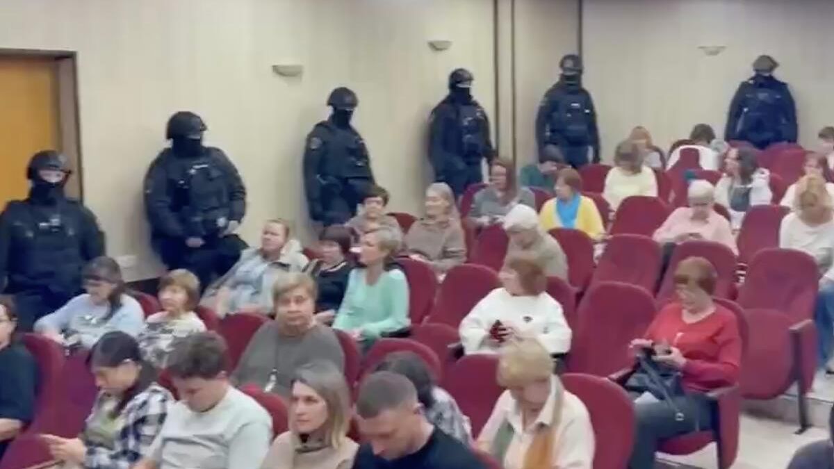 Правоохранительные органы пресекли собрание религиозной организации Школа единого принципа в Адмиралтейском районе Санкт-Петербурга - РИА Новости, 1920, 26.12.2025