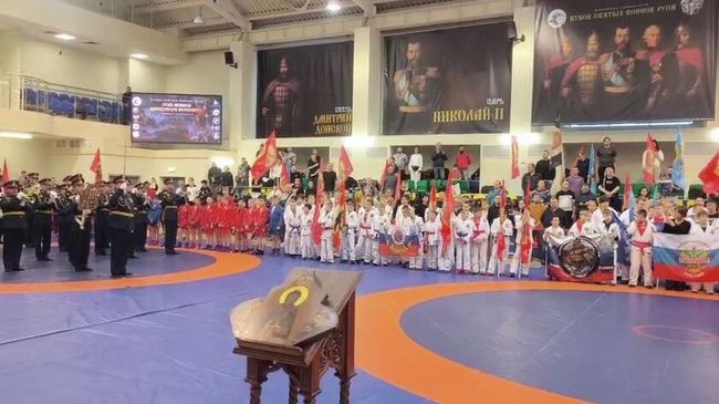 Церемония открытия всероссийских соревнований, посвященных воину-монаху Александру Пересвету, Кубок святых воинов Руси, в Мытищах. Кадр видео