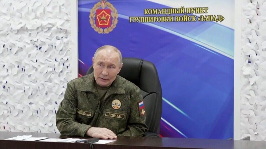 Путин посетил командный пункт Объединенной группировки войск Путин посетил командный пункт Объединенной группировки войск - РИА Новости, 1920, 27.12.2025