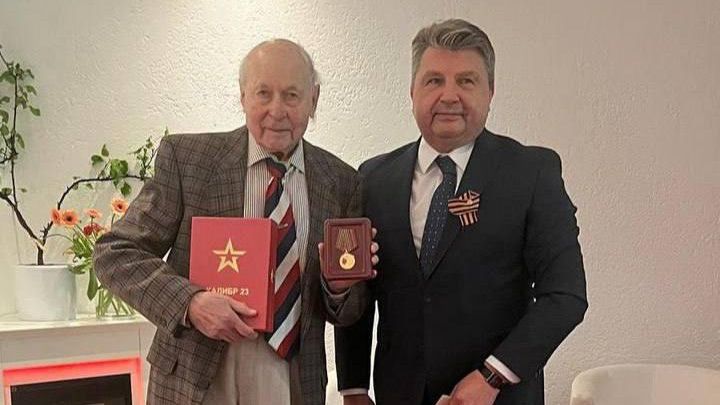 Композитор Александр Мерлин в Генконсульстве России в Бонне Композитор Александр Мерлин в Генконсульстве России в Бонне - РИА Новости, 1920, 28.12.2025