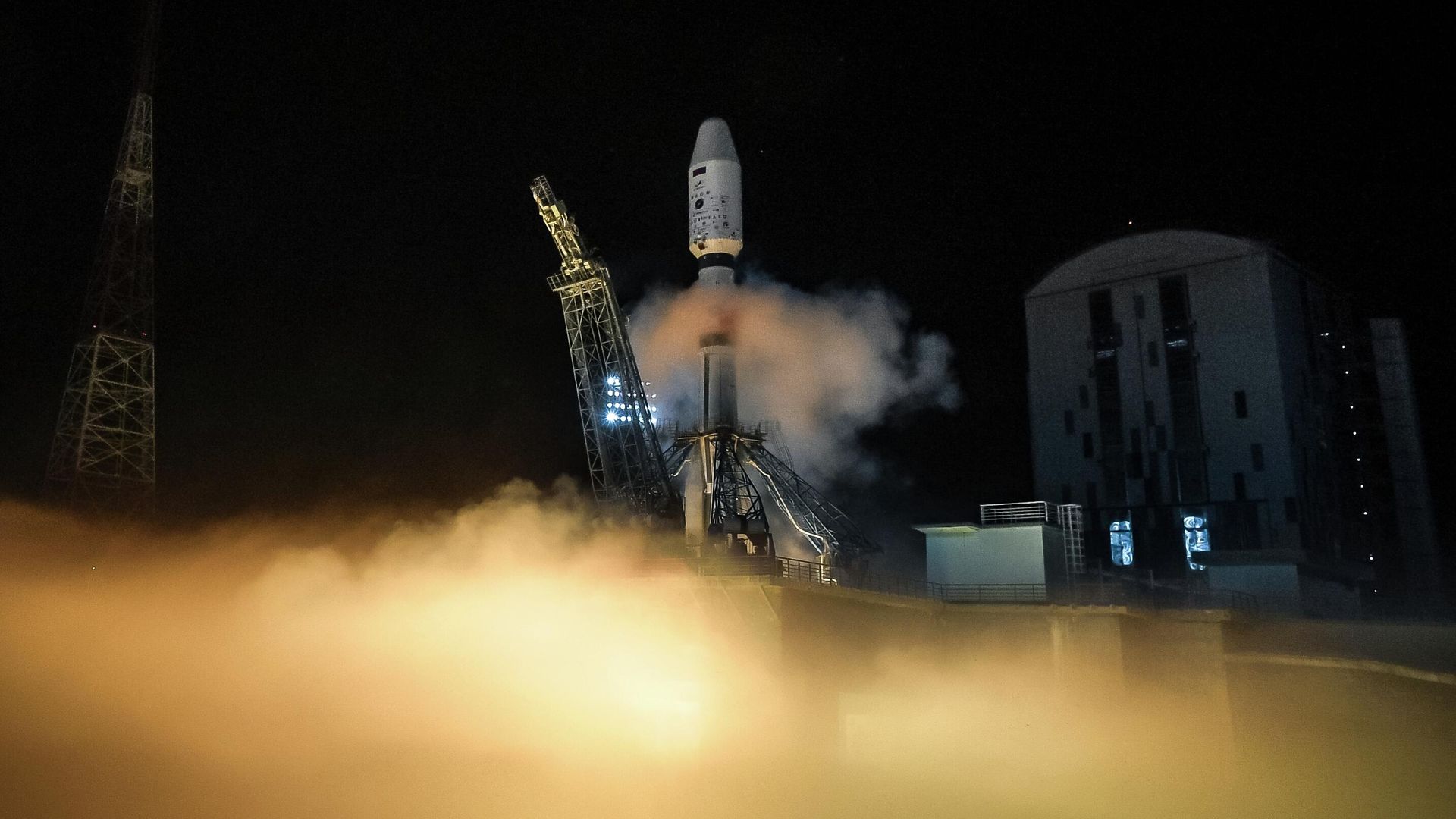 Запуск ракеты-носителя Союз-2.1б с двумя малыми спутниками дистанционного зондирования Земли Аист-2Т с космодрома Восточный Запуск ракеты-носителя Союз-2.1б с двумя малыми спутниками дистанционного зондирования Земли Аист-2Т с космодрома Восточный - РИА Новости, 1920, 28.12.2025