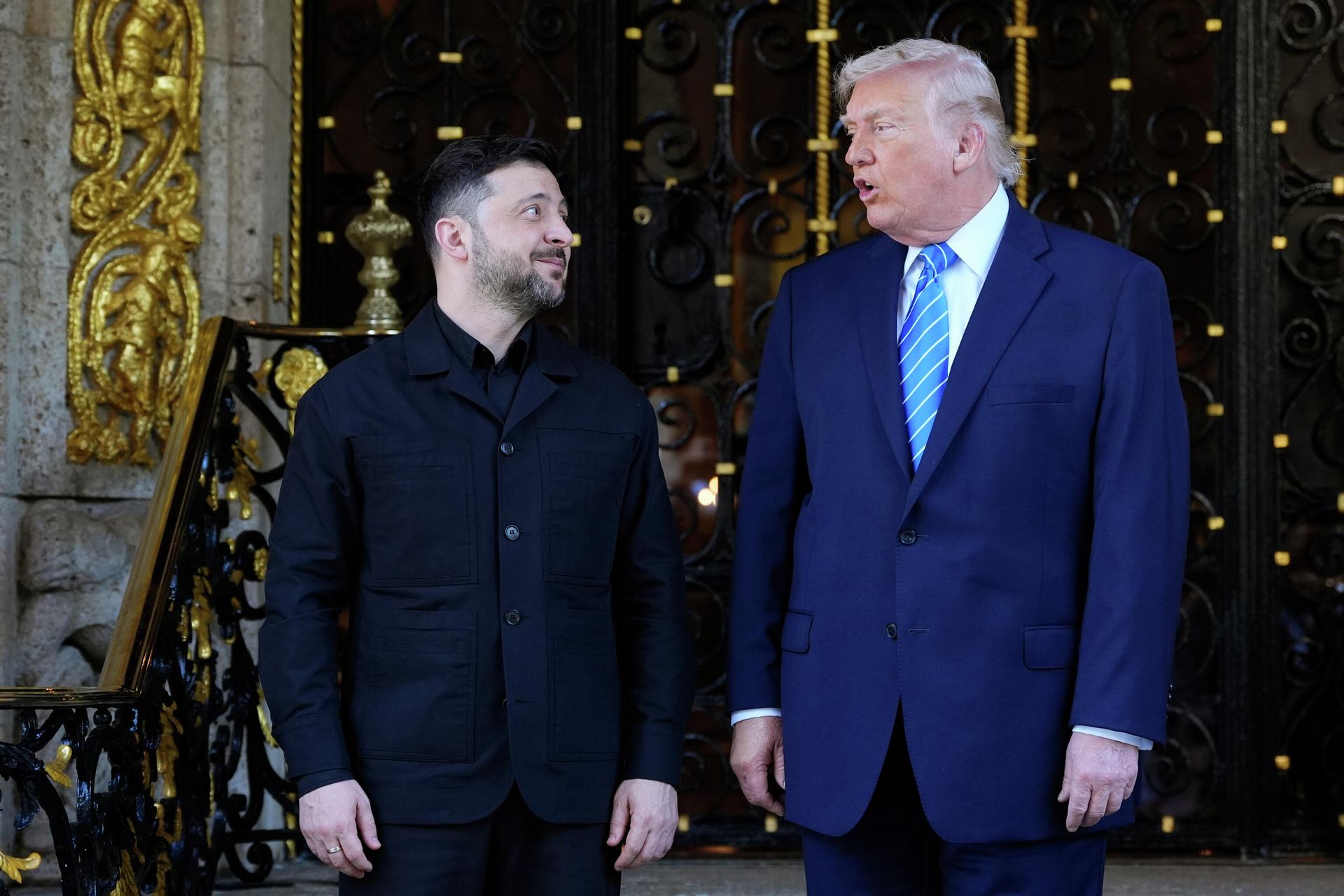 Дональд Трамп и Владимир Зеленский во время встречи в Мар-а-Лаго во Флориде Дональд Трамп и Владимир Зеленский во время встречи в Мар-а-Лаго во Флориде - РИА Новости, 1920, 01.04.2026