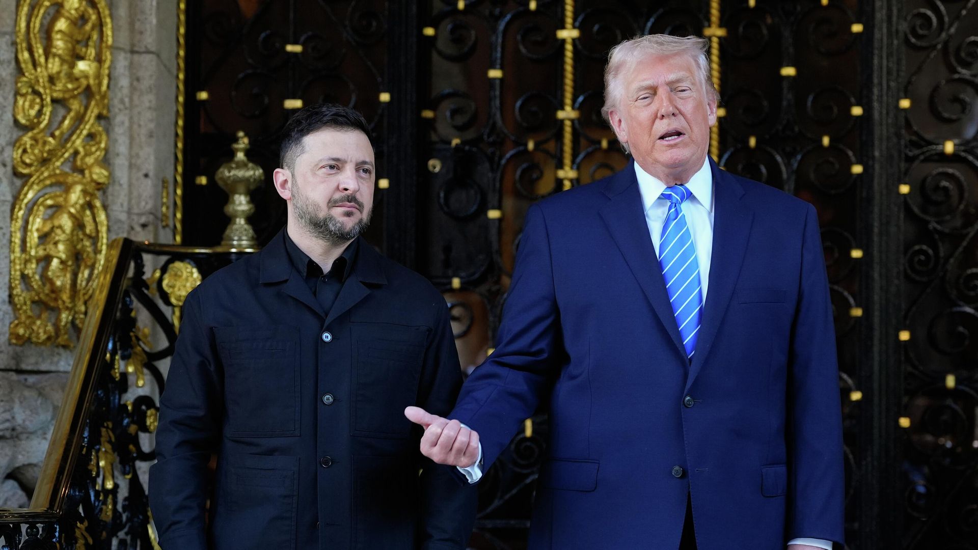 Дональд Трамп и Владимир Зеленский во время встречи в Мар-а-Лаго во Флориде - РИА Новости, 1920, 29.12.2025