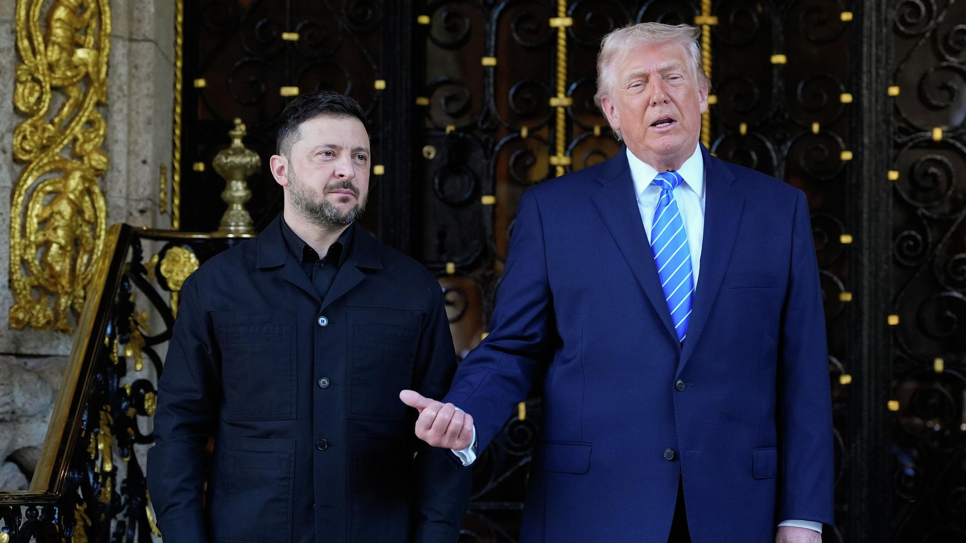 Дональд Трамп и Владимир Зеленский во время встречи в Мар-а-Лаго во Флориде Дональд Трамп и Владимир Зеленский во время встречи в Мар-а-Лаго во Флориде - РИА Новости, 1920, 28.12.2025