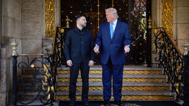 Дональд Трамп и Владимир Зеленский во время встречи в Майами. 28 декабря 2025