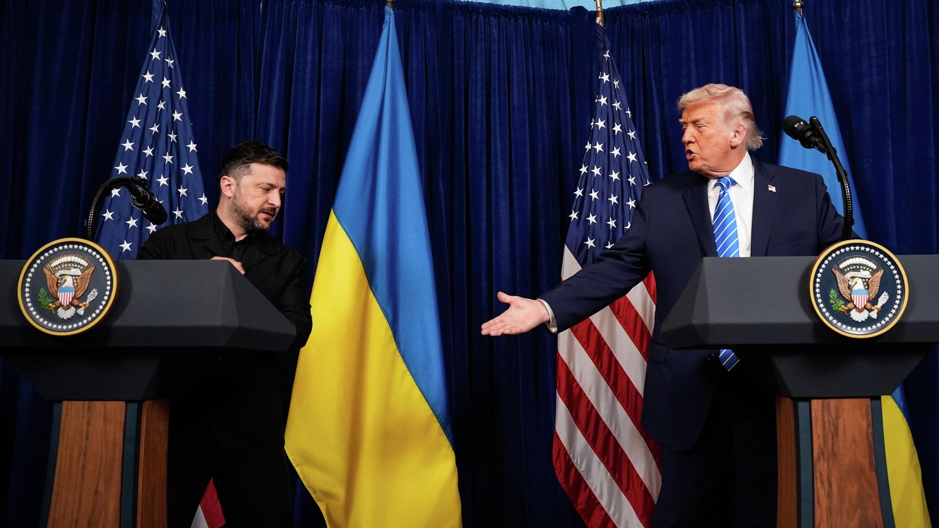 Дональд Трамп и Владимир Зеленский во время встречи в Мар-а-Лаго во Флориде Дональд Трамп и Владимир Зеленский во время встречи в Мар-а-Лаго во Флориде - РИА Новости, 1920, 30.01.2026