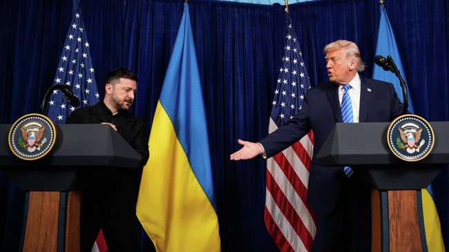 Дональд Трамп и Владимир Зеленский во время встречи в Мар-а-Лаго во Флориде