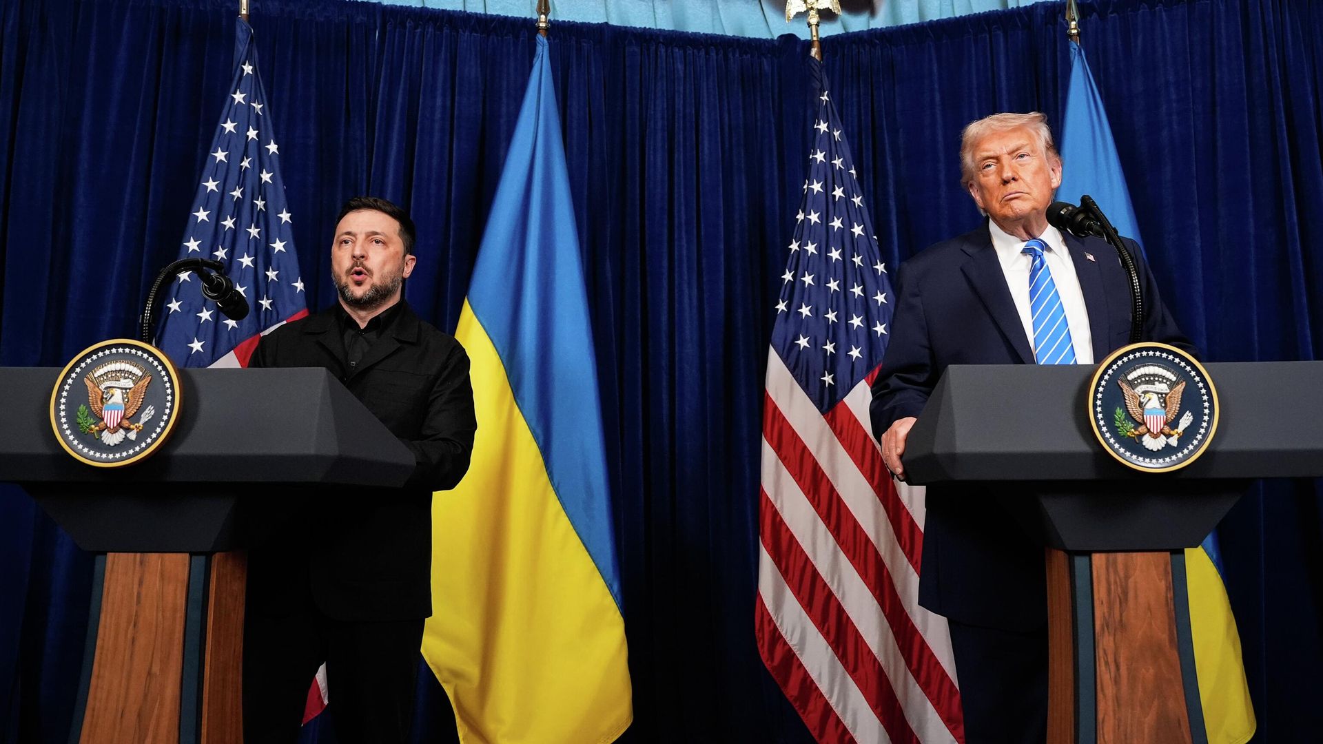 Дональд Трамп и Владимир Зеленский Дональд Трамп и Владимир Зеленский - РИА Новости, 1920, 02.01.2026