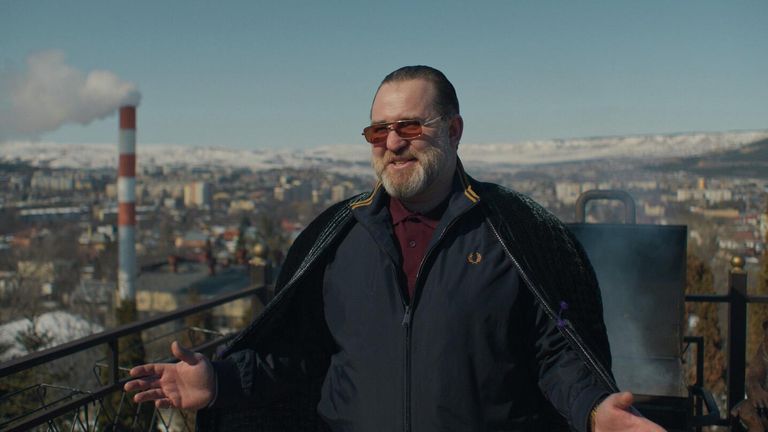 Кадр из сериала Встать на ноги