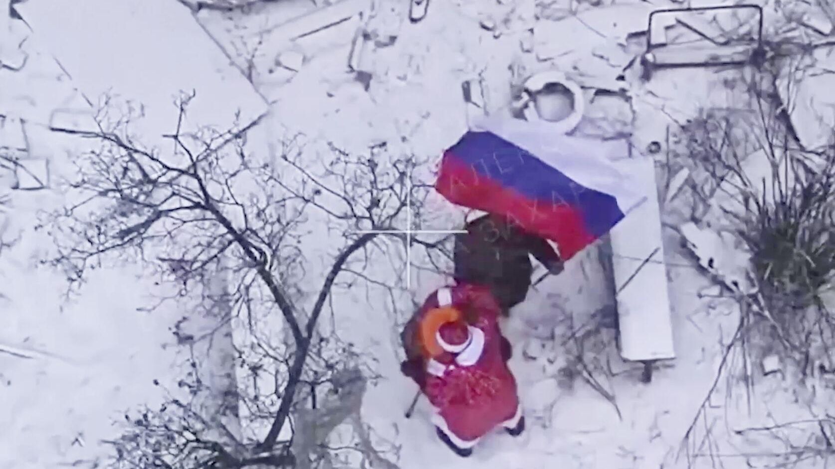 Военнослужащие 5-й отдельной гвардейской мотострелковой бригады имени А.В. Захарченко 51-й гвардейской общевойсковой армии группировки войск Центр ВС РФ на одной из улиц в освобожденном Димитрове - РИА Новости, 1920, 14.02.2026