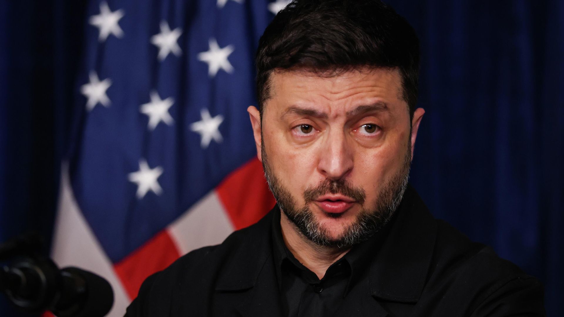 Владимир Зеленский во время пресс-конференции с президентом США Дональдом Трампом в Мар-а-Лаго во Флориде Владимир Зеленский во время пресс-конференции с президентом США Дональдом Трампом в Мар-а-Лаго во Флориде - РИА Новости, 1920, 29.12.2025