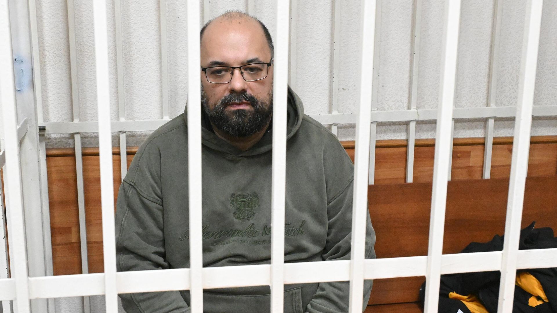 Экс-министр строительства и ЖКХ  Красноярского края Михаил Заскалько, подозреваемый в превышении должностных полномочий при строительстве домов для сирот, в зале суда. 29 декабря 2025 - РИА Новости, 1920, 29.12.2025