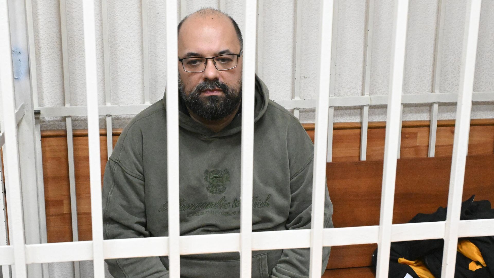 Экс-министр строительства и ЖКХ Красноярского края Михаил Заскалько, подозреваемый в превышении должностных полномочий при строительстве домов для сирот, в зале суда. 29 декабря 2025 Экс-министр строительства и ЖКХ Красноярского края Михаил Заскалько, подозреваемый в превышении должностных полномочий при строительстве домов для сирот, в зале суда. 29 декабря 2025 - РИА Новости, 1920, 29.12.2025
