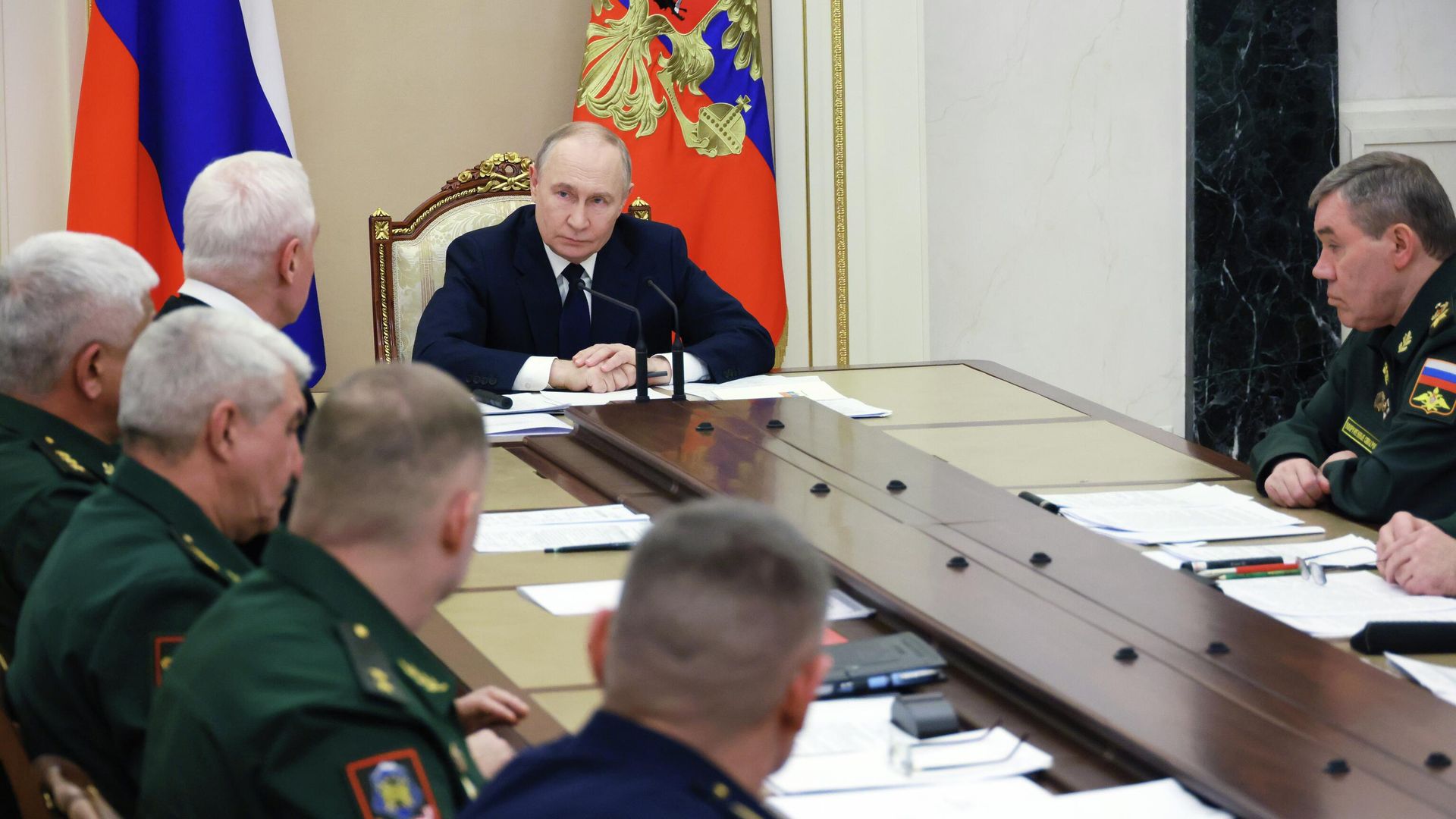Президент РФ Владимир Путин проводит совещание по ситуации в зоне специальной военной операции Президент РФ Владимир Путин проводит совещание по ситуации в зоне специальной военной операции - РИА Новости, 1920, 29.12.2025