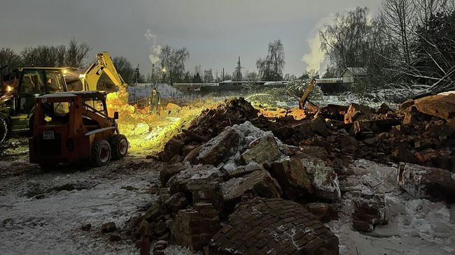 На месте обрушения водонапорной башни в Калужской области На месте обрушения водонапорной башни в Калужской области