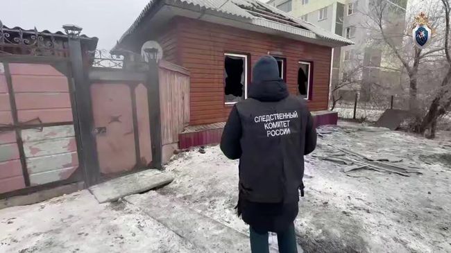 Последствия пожара в частном доме в Минусинске Красноярского края