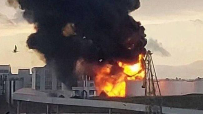 В Одессе после взрыва вспыхнул крупный пожар