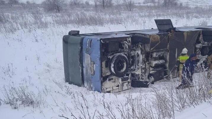 На месте ДТП с участием пассажирского автобуса в Тульской области На месте ДТП с участием пассажирского автобуса в Тульской области - РИА Новости, 1920, 04.01.2026